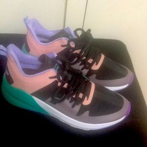 New Fabletics Sneakers Sz 7